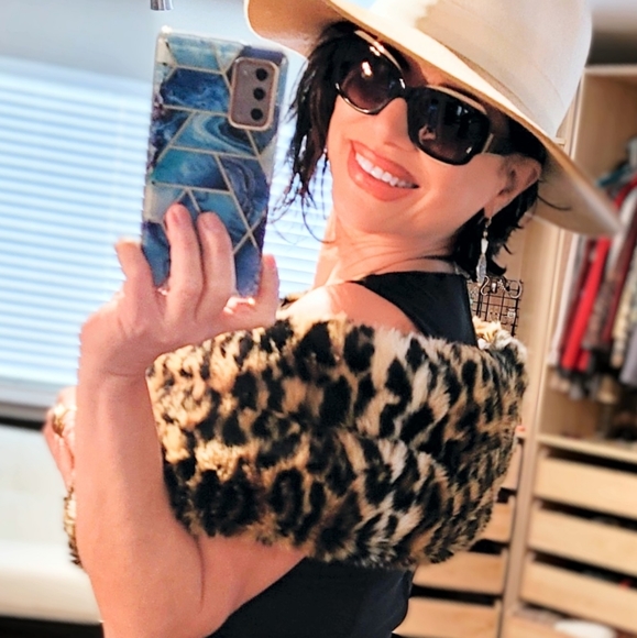 Elegant faux fur thick scarf - Picture 11 of 16